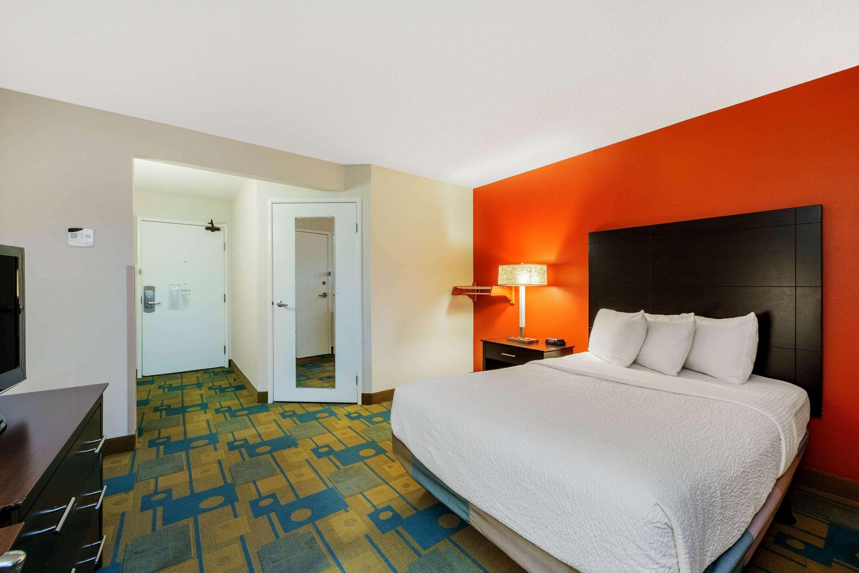 La Quinta By Wyndham Mansfield Oh Hotel Exterior photo