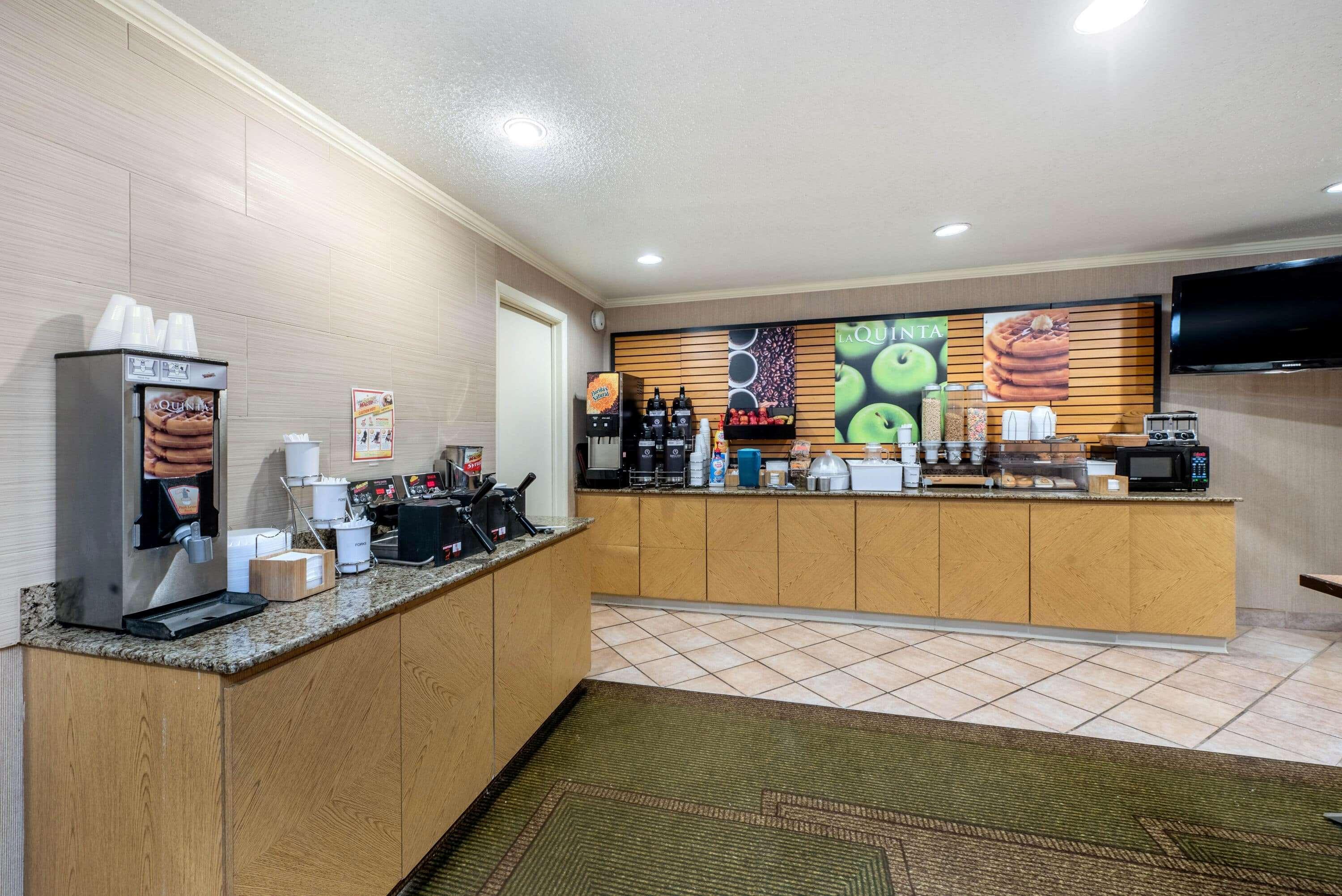 La Quinta By Wyndham Mansfield Oh Hotel Exterior photo